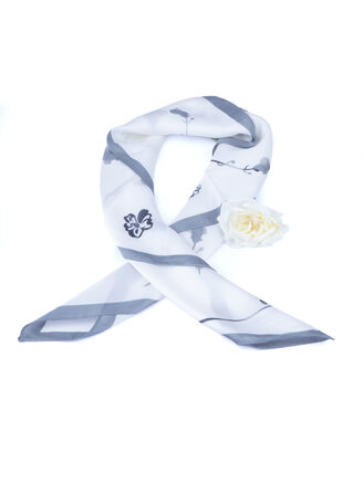 Dámský hebký šátek s květinami a lemováním