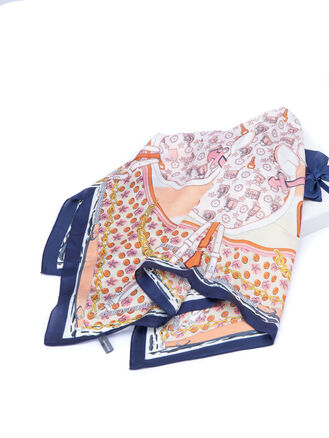 Dámský hebký šátek se stylovým designem s řetízky, přívěsky a ornamenty